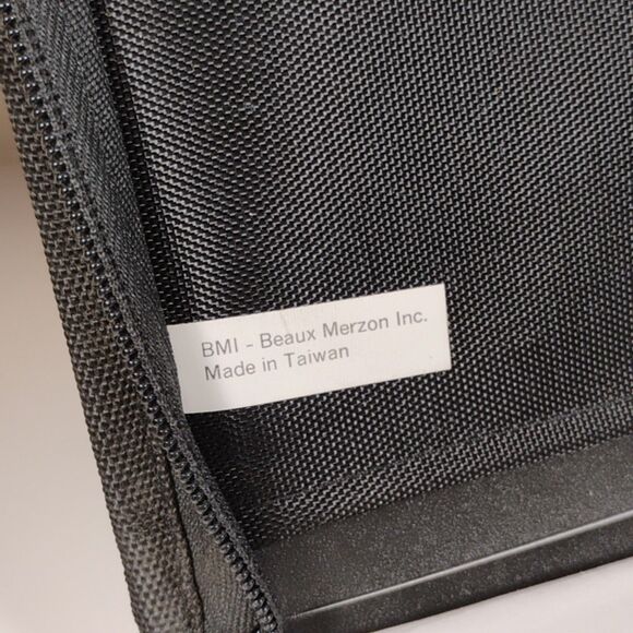 CD Case Holder Organizer 24 CDs Nylon Zippered Black Storage Travel Carry - Picture 3 of 6